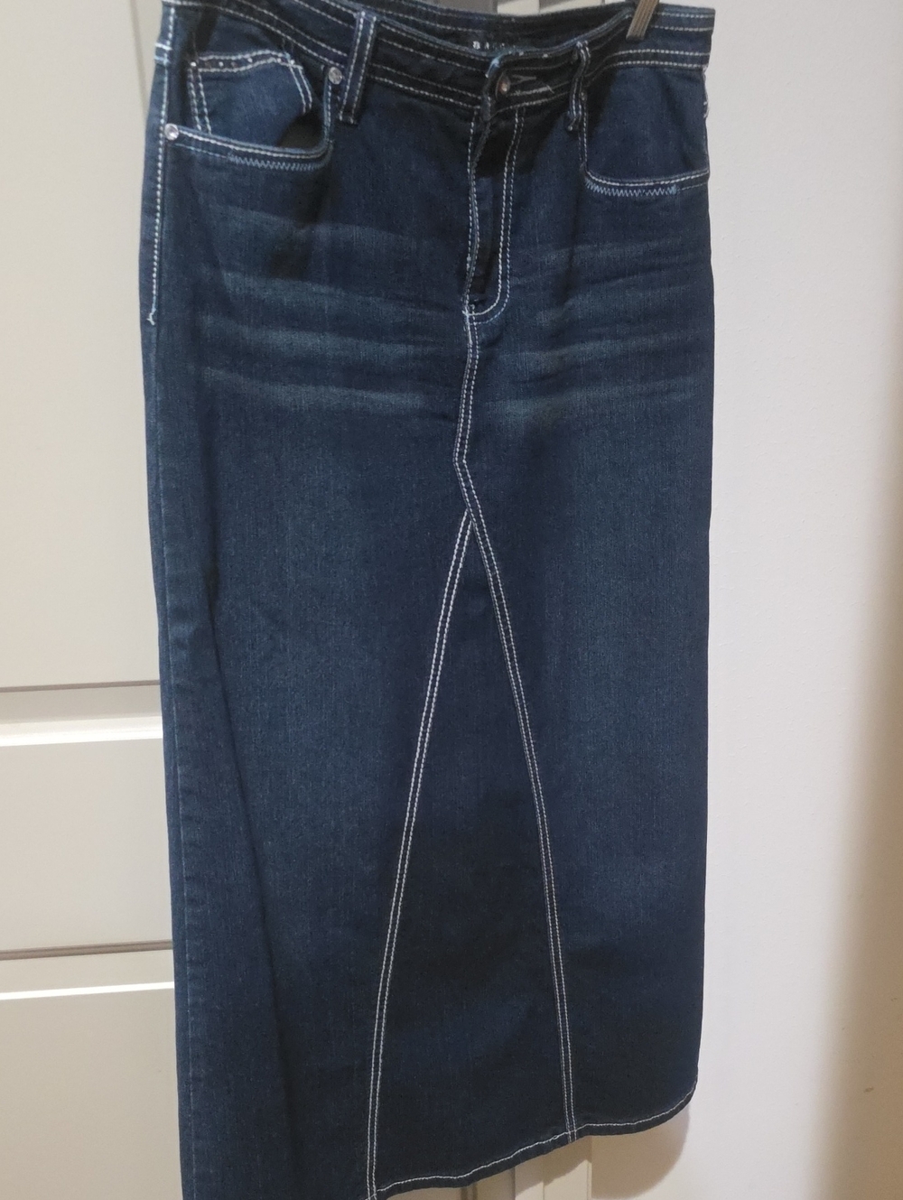 Dark Blue Denim Midi Skirt with Contrast Stitching